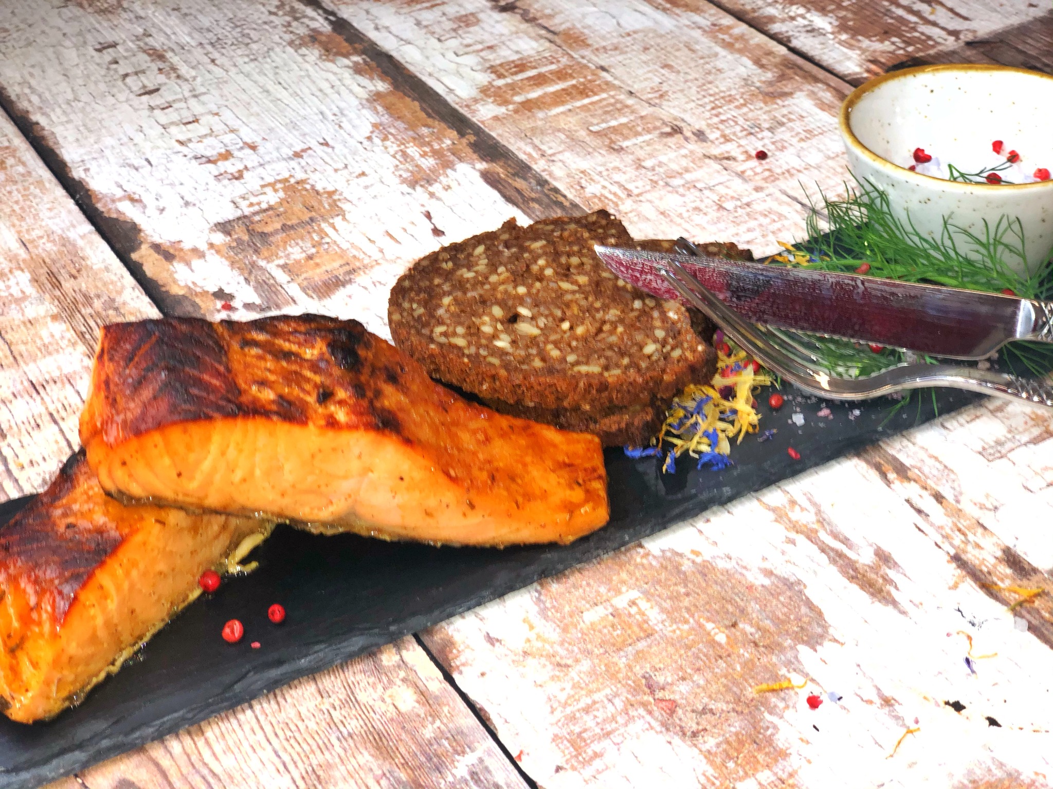 Flammlachs auf dem Teller
